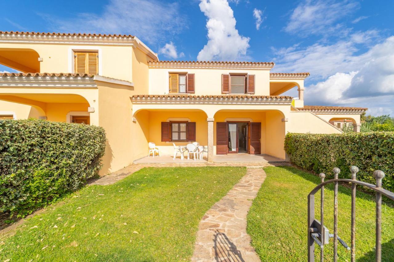 Iss Travel, Ambra Apartments - 800 M From La Cinta Beach San Teodoro  Kültér fotó